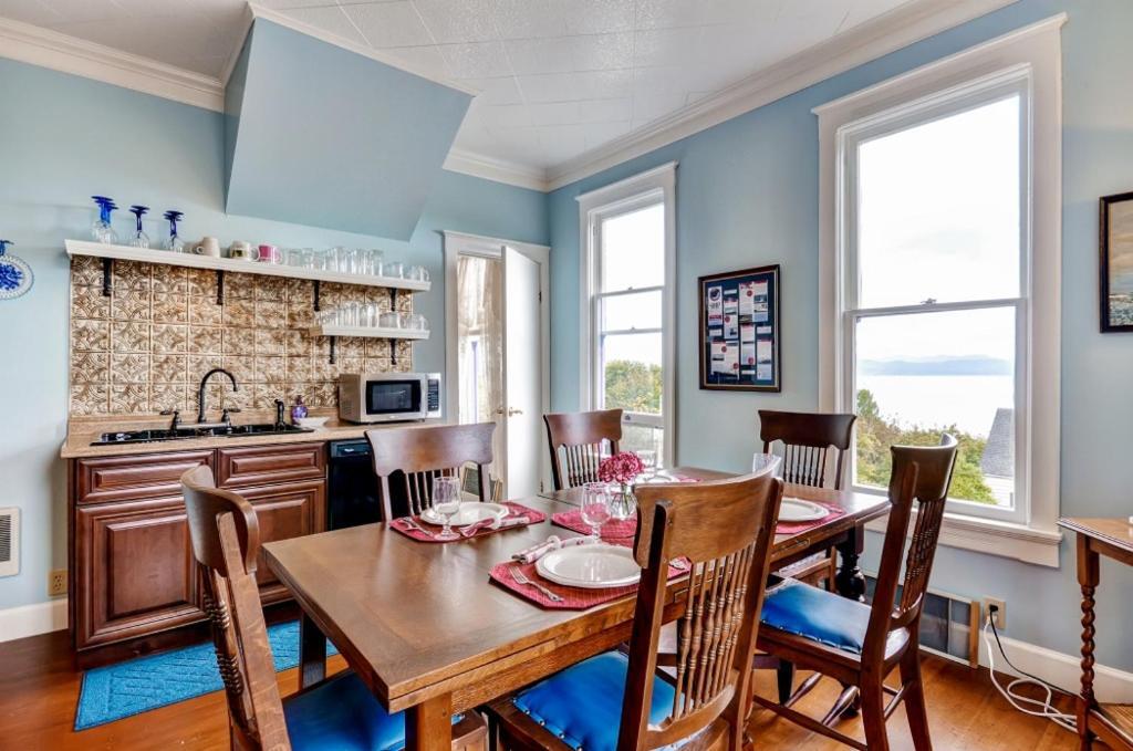 Astoria Painted Lady Historic Apt With River View! 外观 照片