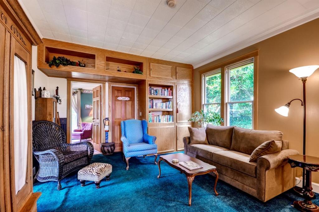 Astoria Painted Lady Historic Apt With River View! 外观 照片