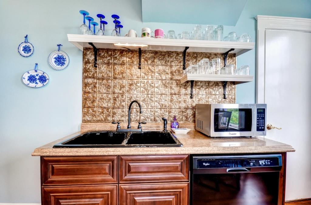Astoria Painted Lady Historic Apt With River View! 外观 照片