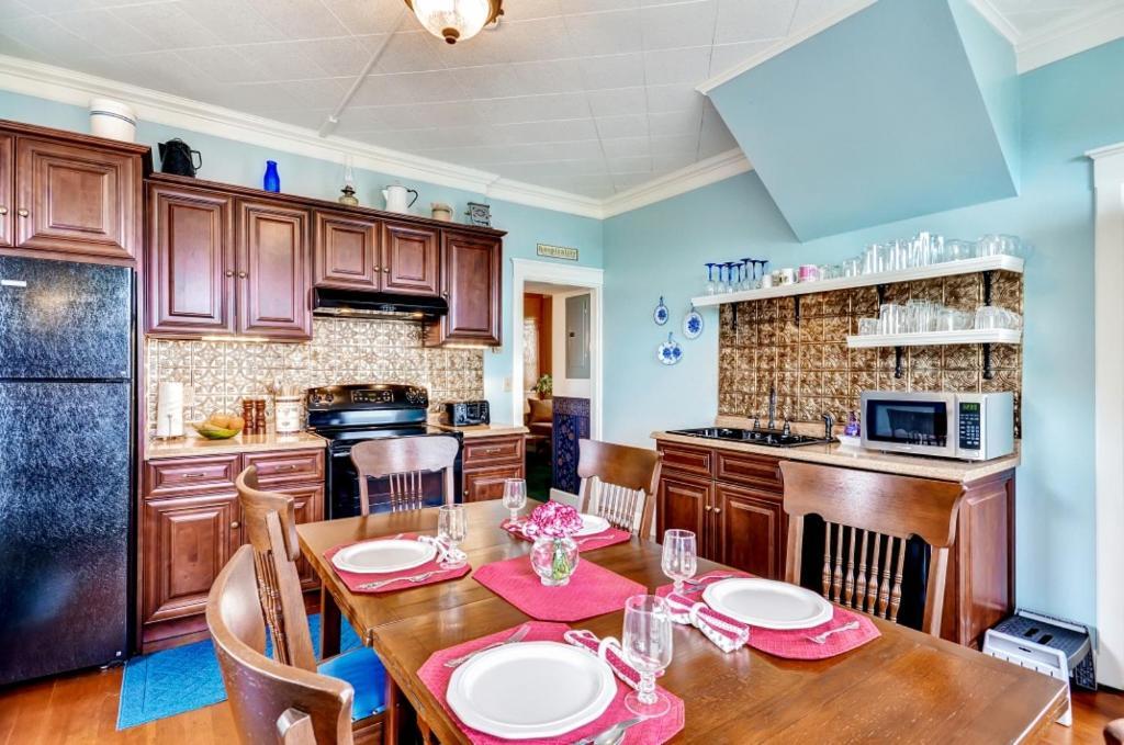 Astoria Painted Lady Historic Apt With River View! 外观 照片