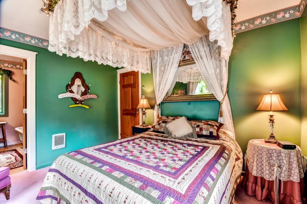 Astoria Painted Lady Historic Apt With River View! 外观 照片