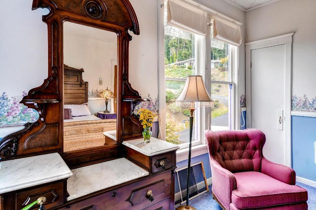 Astoria Painted Lady Historic Apt With River View! 外观 照片